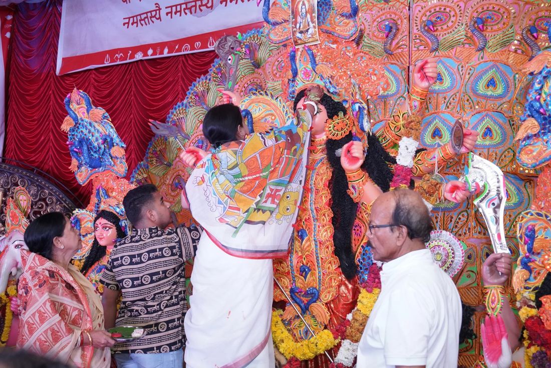 Idol and devotees, North Bangalore Cultural Samithi